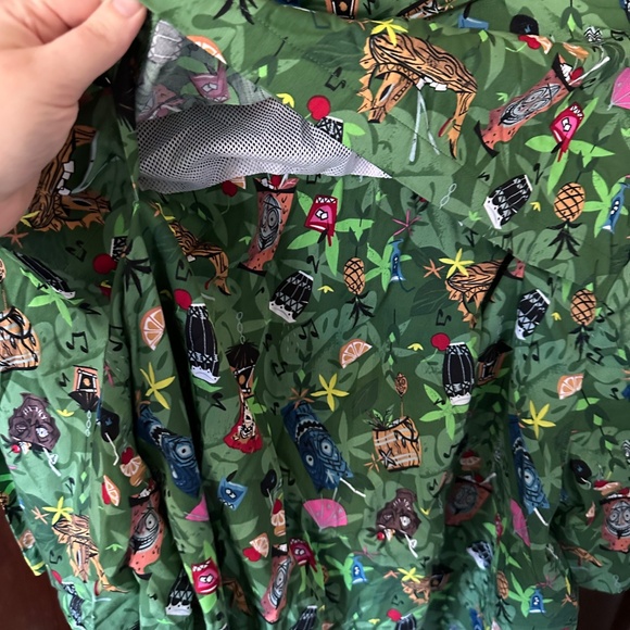 NWT Disneyland Trader Sam’s Hawaiian Shirt - Picture 4 of 4